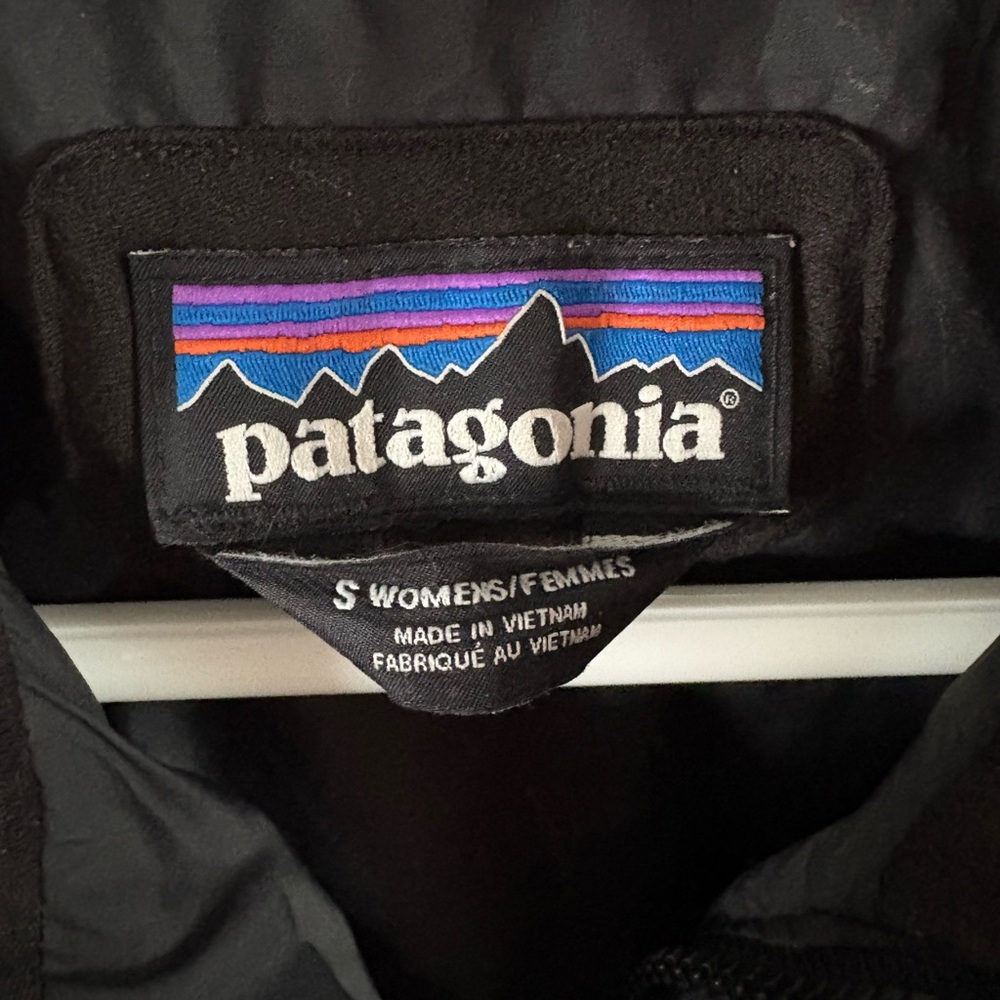 Patagonia Black Women's Puffer Jacket - Picture 3 of 4